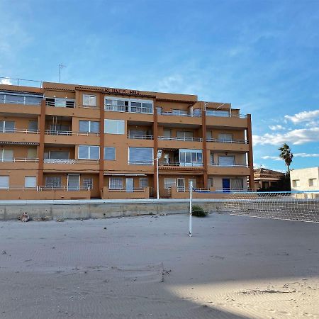 Beachfront Apartment With A Terrace Mareny Barraquetas Exteriör bild