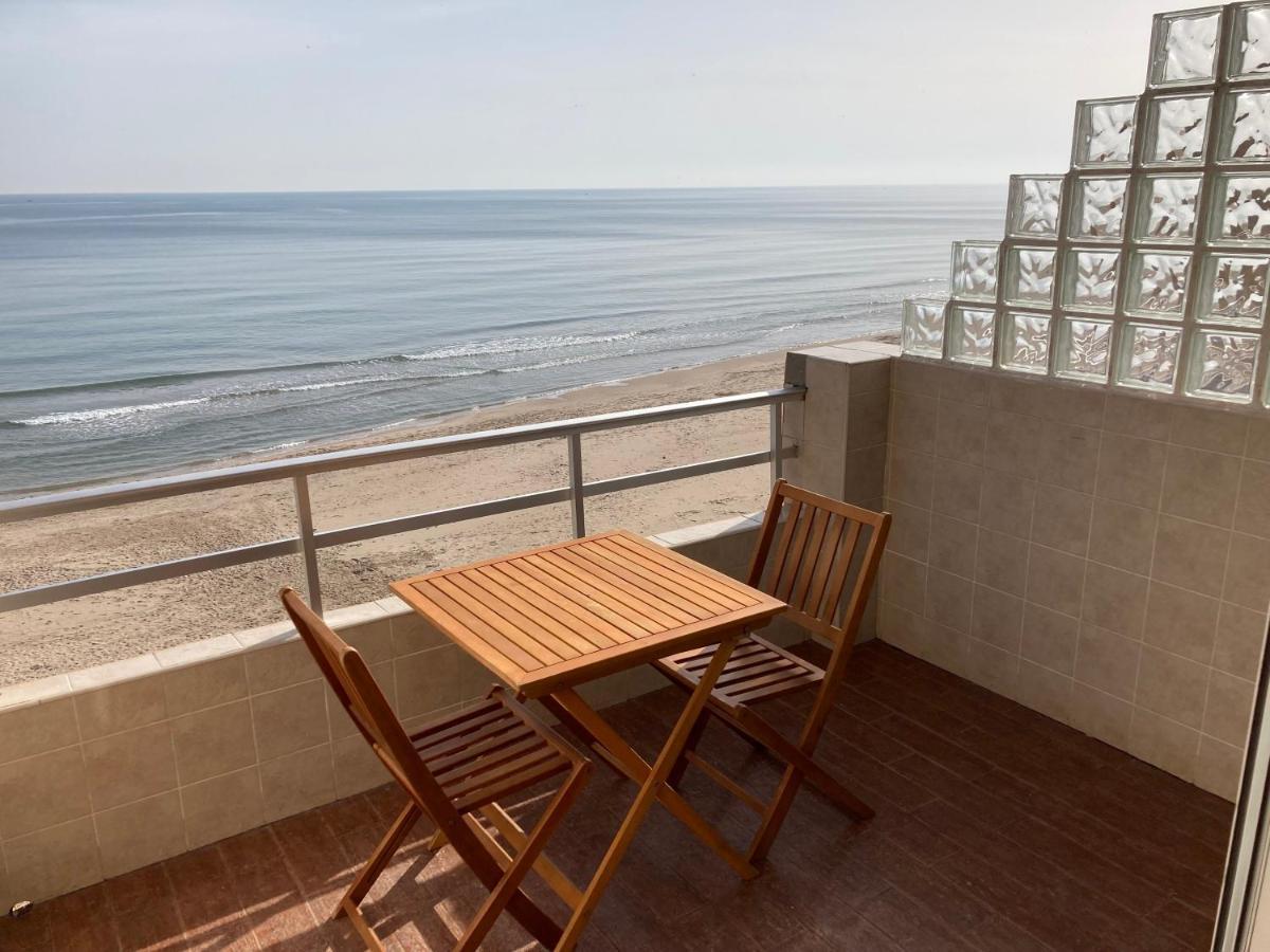 Beachfront Apartment With A Terrace Mareny Barraquetas Exteriör bild