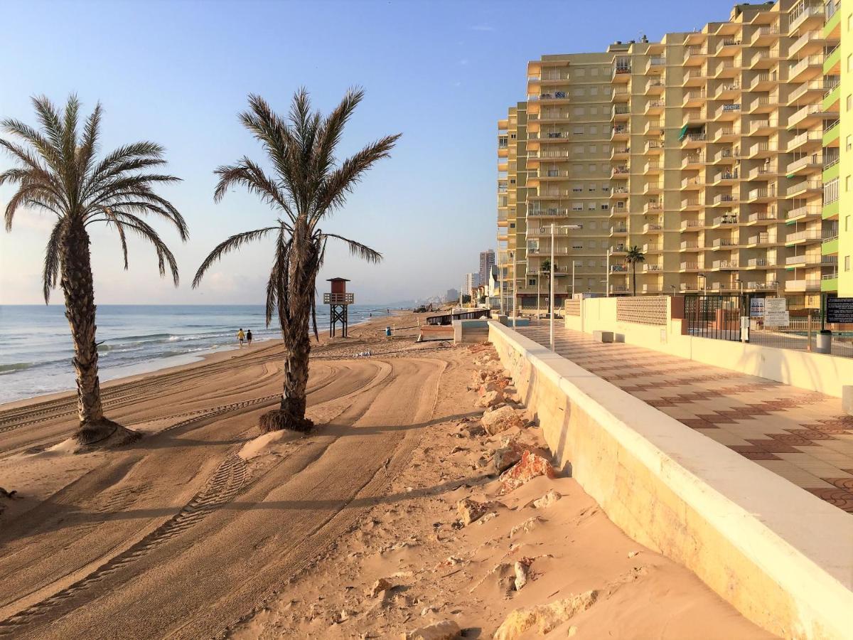 Beachfront Apartment With A Terrace Mareny Barraquetas Exteriör bild