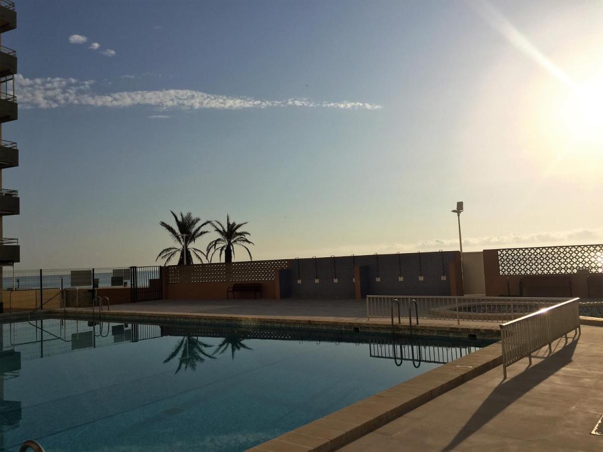 Beachfront Apartment With A Terrace Mareny Barraquetas Exteriör bild